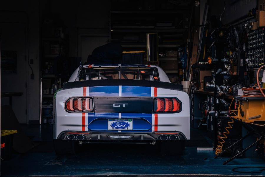  Ford NASCAR Mustang 2020 года  (фото 2 из 4)